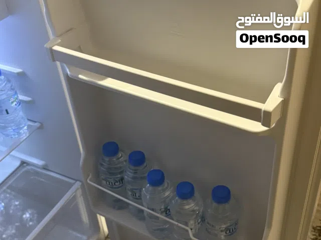 ثلاجة صغيرة