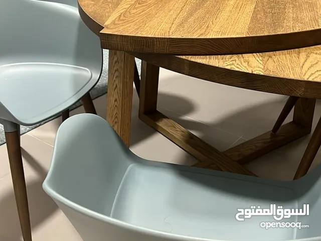 طاولة و 4 كراسي من ايكيا