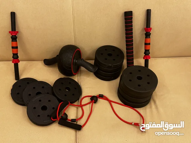 عدة رياضية منزلية متكاملة مع أوزان متنوعة وأدوات تمارين للبطن واليدين قابلة للتعديل بحالة ممتازة