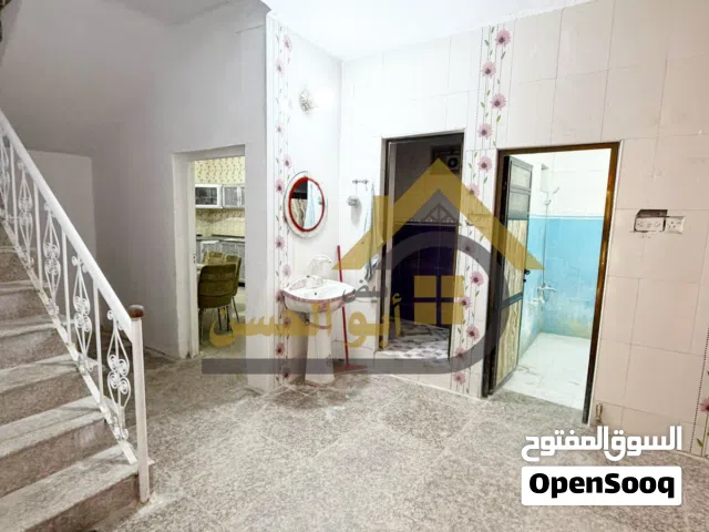 دار تجاري للايجار منطقة الساعي المساحة 300 متر