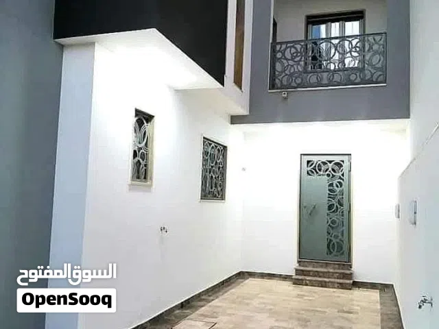 فيلا سكنية في الفرناج حديثة البناء متوسطة دورين وملحق نظام خليجي روعه في التشطيب والحي رائع