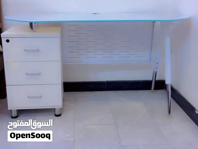 ميز مكتبي زجاج لو ابيض