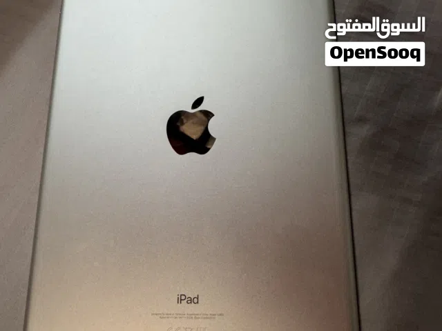 مع الكيبود والقلم