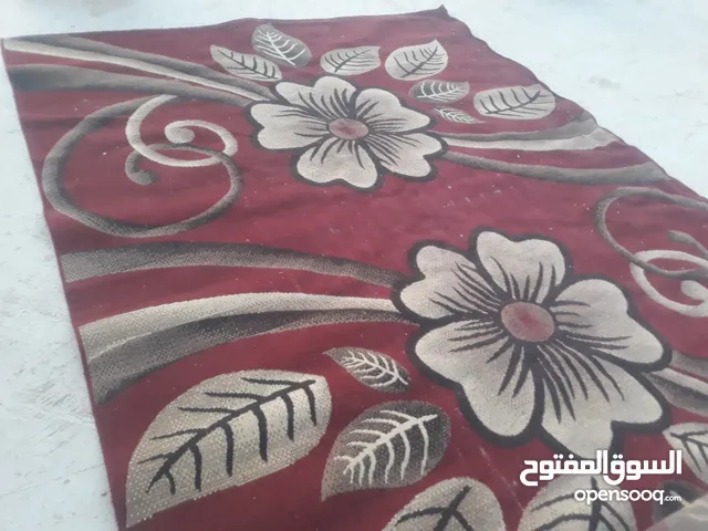 سجاد وموكيت مستعمل بحالة جيدة للبيع بسعر مغرى