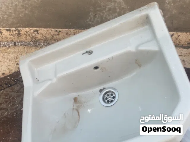 مغسلة عدد 2 من غير الأعمدة  بحال ممتازة جدا للبيع