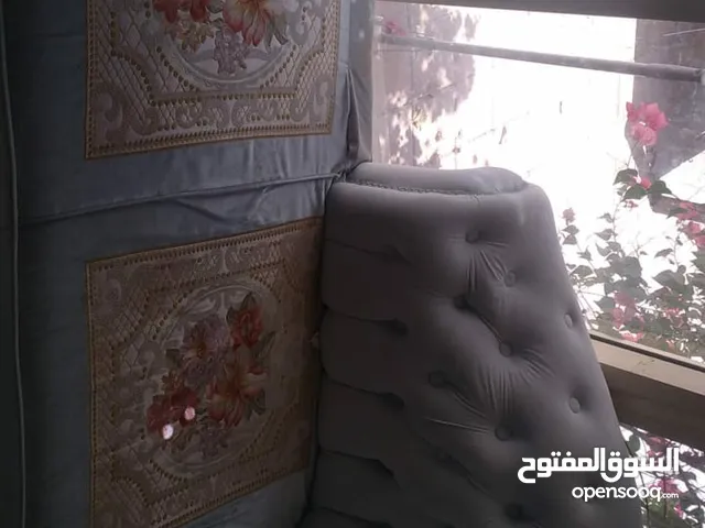 كنب لون ازرق فاتح شبه جديد