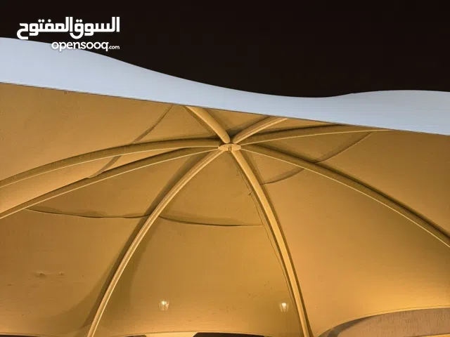 مظلة وحماية لألعاب الأطفال مستعمله بشكل جديد لا يوجد اي كسر