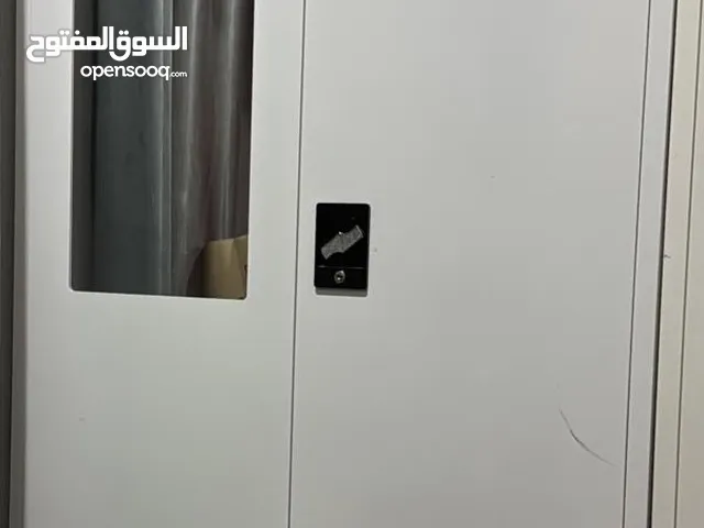 دولاب حديد للبيع استعمال خفيف جداً 3 شهور حالته كالجديد