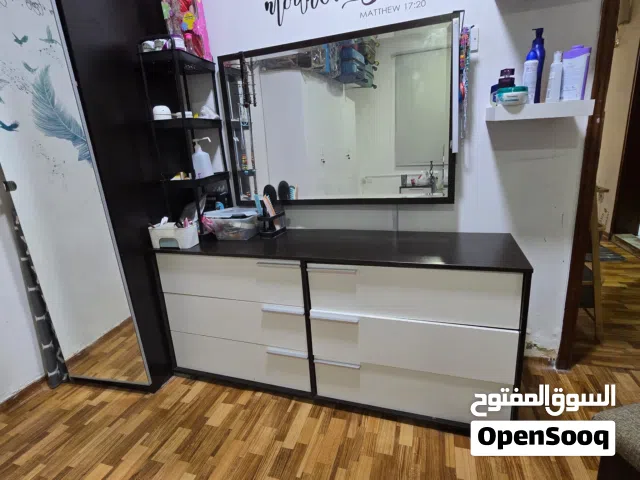 dresser with mirror