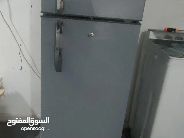 ثلاجة استعمال قليل كلش نضيفة بس ترهم للعاىلة الصغيرة