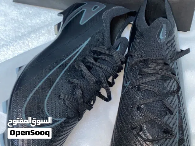 بوت رياضة Nike  اسم البوت Nike Air Zoom Mercurial Vapor