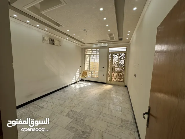 200 m2 More than 6 bedrooms Townhouse for Rent in Baghdad Jadriyah