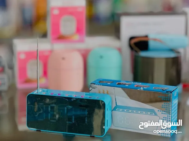 مكبر صوت وراديو بتصميم جميل