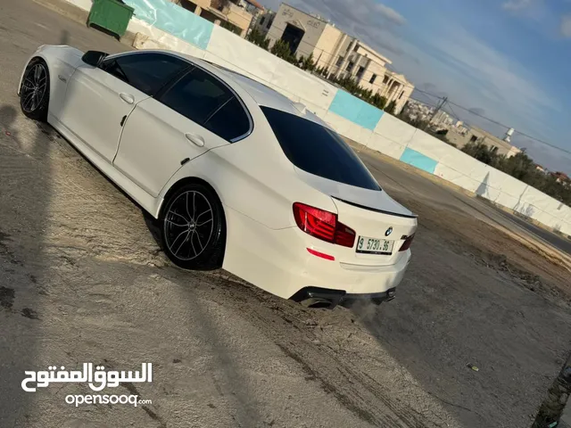 بي ام. 520. لون ابيض