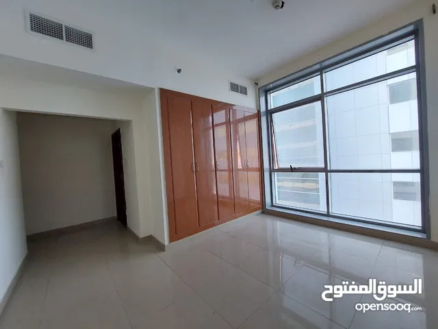 (عادل)غرفتين وصاله ايجار سنوي تكييف مجاناً وباركن مجانا