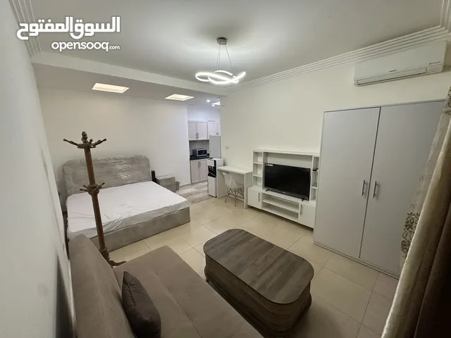 ستوديو راقي ارضي دير غبار قرب صويفية ڤيلج بعمارة عائلات (اقل فترة 6 شهور)