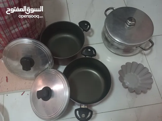4حلة المنيوم و2تيفال بحالة ممتازة