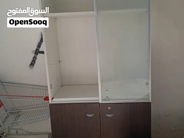 للبيع مكتبه أو دولاب كتب