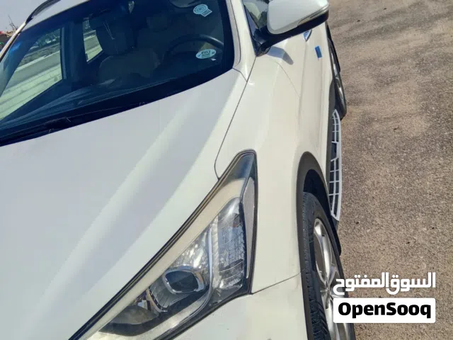 Used Hyundai Santa Fe in Basra