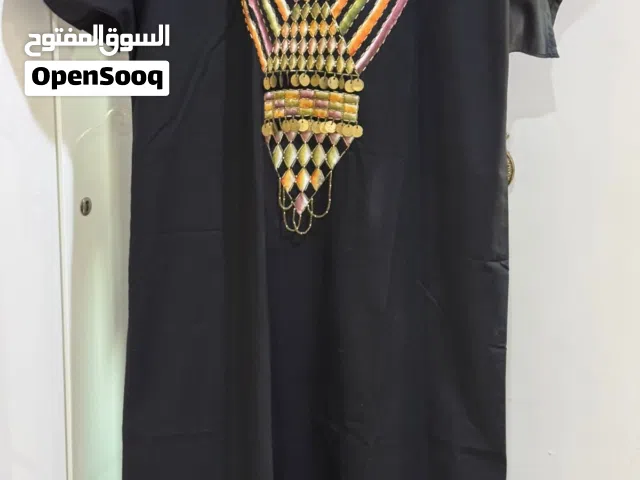 جلابية مصري تطريز يدوي خرز قماش قطني لون اسود.