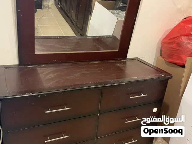 للبيع دولاب وتسريحه استعمال خفيف