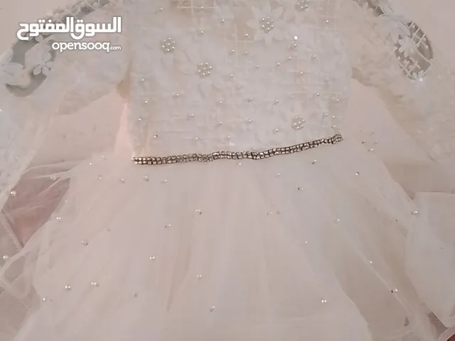 بدله بيضه جديده غير ملبوسه لبسه وحده بتلبس من عمر سنه وسنتين سعر الشراء 25مطلوب فيها 8