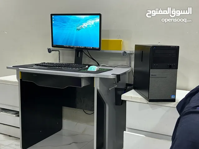 ستأب كامل كمبيوتر و شاشه و طاوله و موس و كيبورد و موس باد بحاله جيده ونضيفه