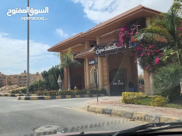 للبيع شقة 145 م ارضي مرتفع بحديقه خاصه فيو لاند سكيب فى كمبوند واحة المهندسين ب 6 اكتوبر
