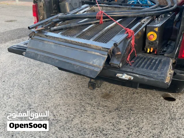 رافعة كرسي متحرك للمعاقين