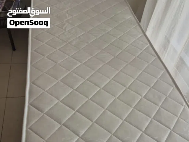سرير للكبار فردي في حاله ممتازه
