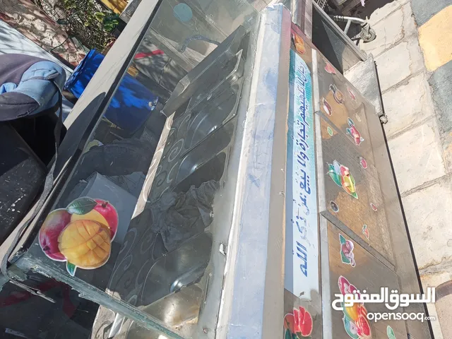 ثلاجة سلطات بحالة جيدة