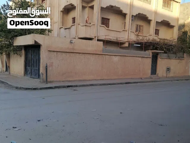 عمارة من 4 طوابق متعددة الاستخدام