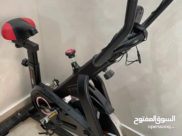 دراجة هوائية ( جديدة ) ، لم يتم استعمالها ابداً ، الكرسي + الدواسات + العجله ( جديدات ) ، اقرأ الوصف