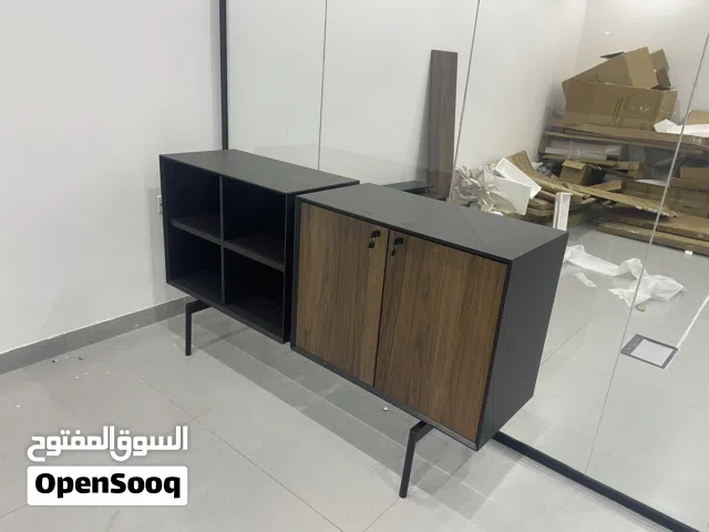 طاولات مكتبيه جديده لم تستخدم تم تركيها فقط