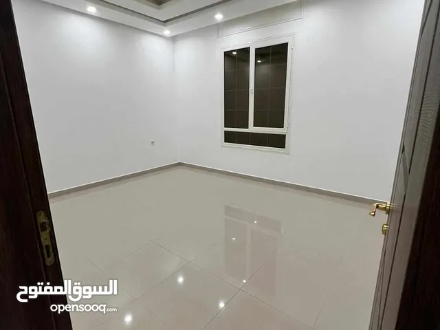 800 m2 More than 6 bedrooms Villa for Rent in Al Ahmadi Wafra residential