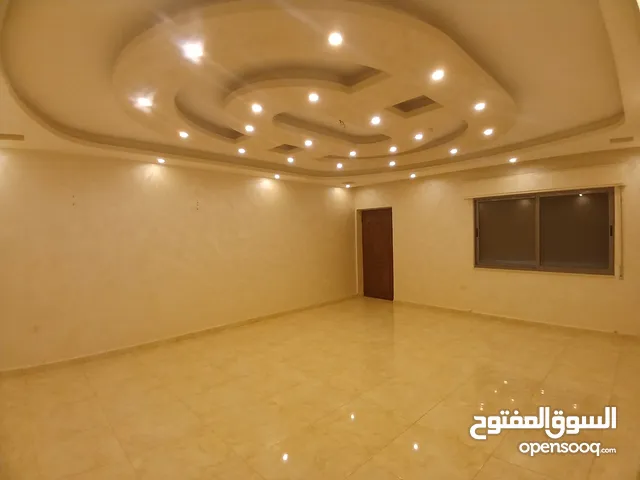 شقه فارغه للايجار سوبر ديلوكس في الجبيهه حي ام زويتينه طابق شبه ارضي وليست تسويه بحالة الجديده مساحة