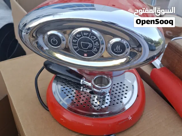 ماكينة قهوة من نوع Illy 7.1 iperEspresso باللون الأحمر