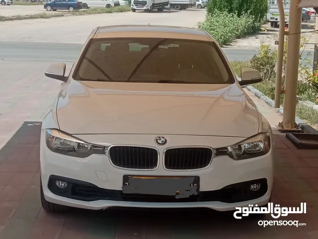 BMW  318 I GCC 2017 original paint 1.5  turbo very healthy without accident same new in Al khuwair