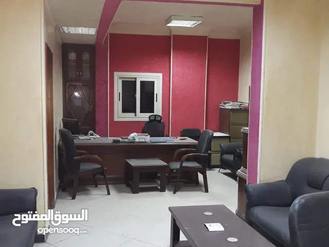 مكتب رائع للبيع في طه حسين أمام بنك القاهرة الدور الأرضي