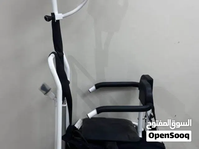 رافعةكهربائية قابلة للطي لنقل المرضى لمساعدة ذوي الاحتياجات الخاصة في المنزل، لتسهيل استخدام الحمام