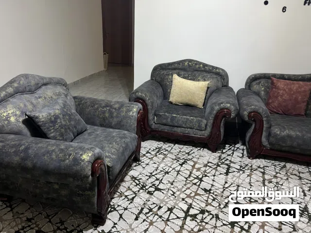 صالون راقي وفخم استعماله نظيف اقرى الوصف