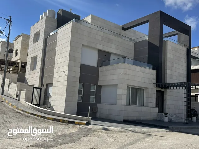 فيلا مودرن داخل كومباوند جرينلاند للبيع