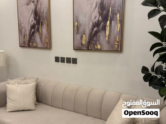 كنب مجلس مع طاولات وفرشه وستاره