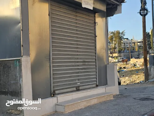 محلات على الشارع الرئيسي