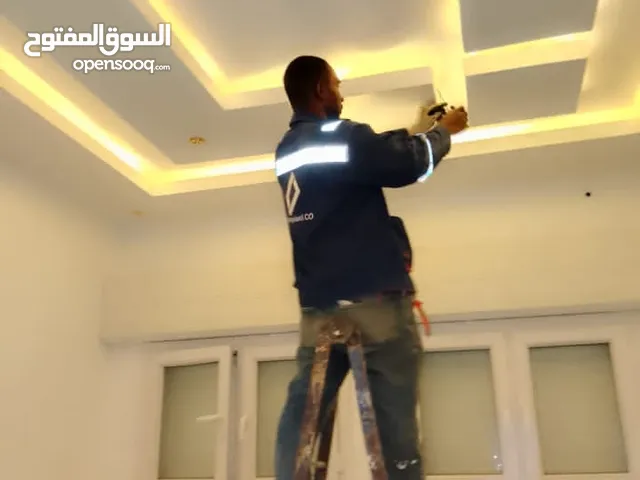 فني كهرباء أفريقي داخل طرابلس والضواحي