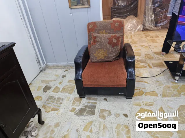 تخم قنفات متكون من 2 قنفة ام ال4 وقنفة ام ال3 نفرات  وكراسي عدد 2 ام النفر