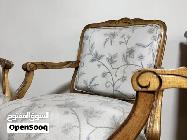 طقم كراسي صالون فرنسي كلاسيكي فاخر (عدد 4) بحالة مميزة جداً سعر القطعه 45 وكلهم 165