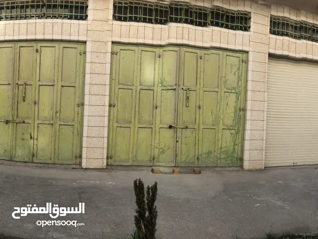 مخزن ثلاث ابواب للايجار مساحة 120 م مربع في سنجر دورا الخليل الارتفاع 5.5 م و عرض 12 في طول 10 م