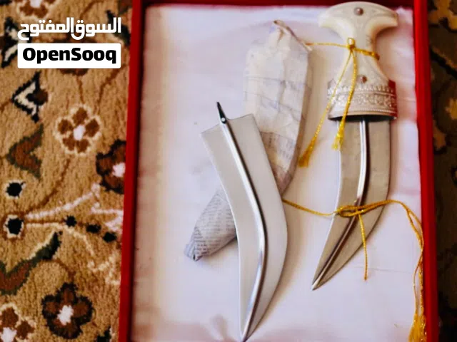نصل خناجر تقص الحديد ولا تتأثر من معدن قوي جدا ونادر
