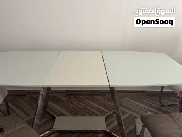 طاولة طعام 8 كراسي قابلة للفتح ( 6 كراسي بني، 2 كرسي أبيض)(هوم سنتر)
